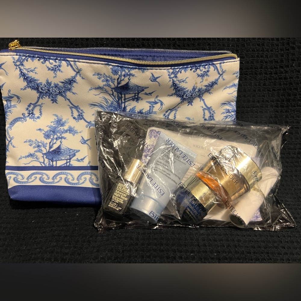 New Estee Lauder Blue and White Patterned Cosmetic Bag Cosmetic Pouch Makeup Bag